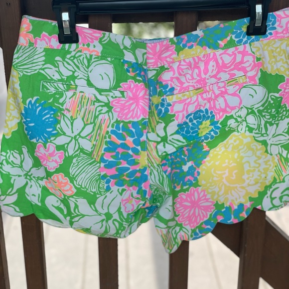 Lilly Pulitzer Buttercup shorts multi colored - Picture 6 of 7